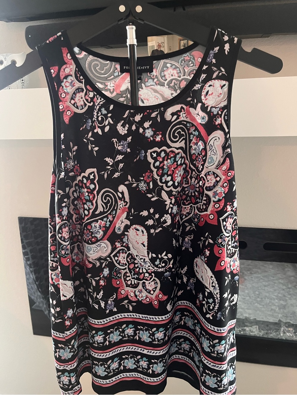 Women’s Fortune + Ivy Black & Print Sleeveless Tank Size Medium